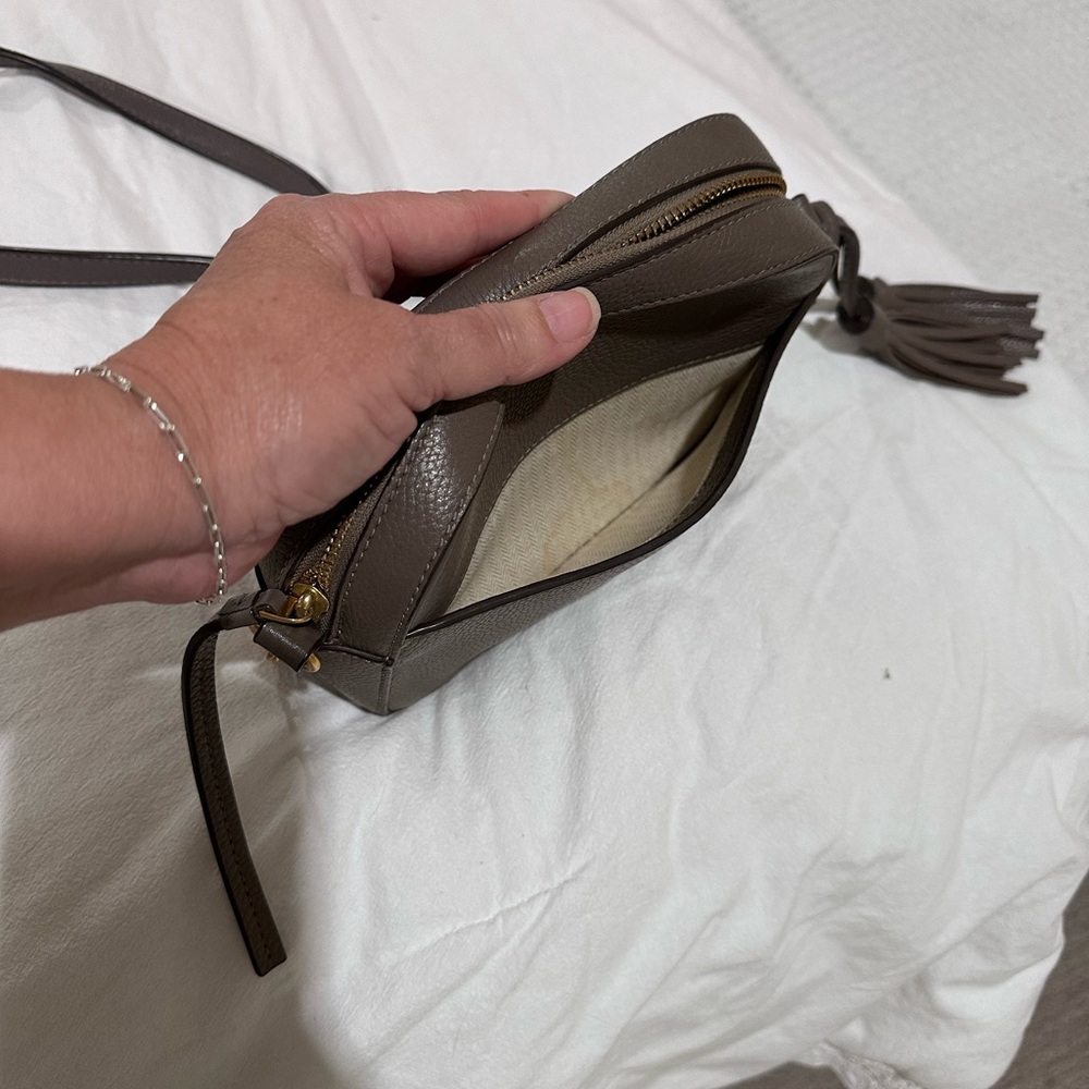 Tory Burch McGraw Camera Bag Silver Maple Crossbody Bag with Gold Hardware - Picture 8 of 9